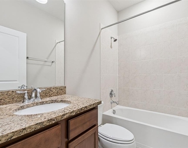 7260 Duxbury Ln - Photo Thumbnail 13