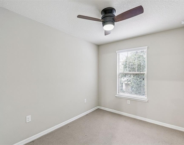 7260 Duxbury Ln - Photo Thumbnail 10