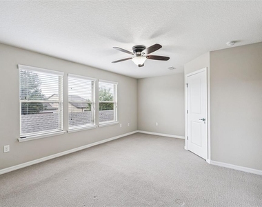 7260 Duxbury Ln - Photo Thumbnail 9