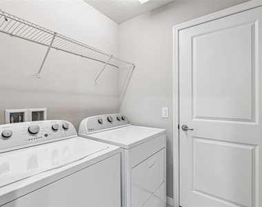 7260 Duxbury Ln - Photo Thumbnail 18