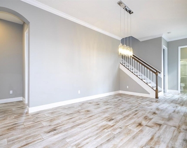 7573 Green Mountain Way - Photo Thumbnail 11