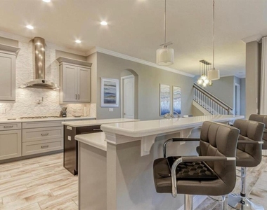 7573 Green Mountain Way - Photo Thumbnail 9
