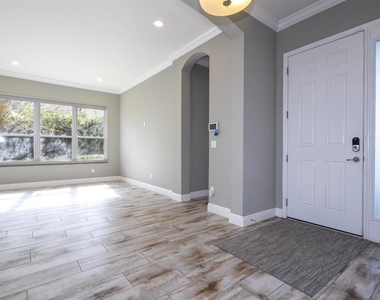 7573 Green Mountain Way - Photo Thumbnail 3