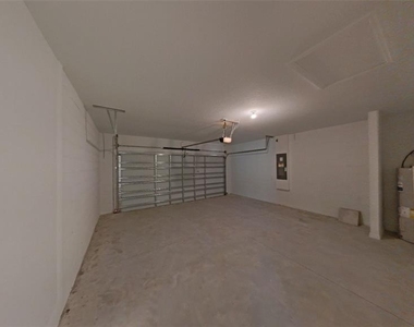 2404 White Tail Street - Photo Thumbnail 12