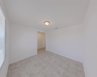 2404 White Tail Street - Photo Thumbnail 5