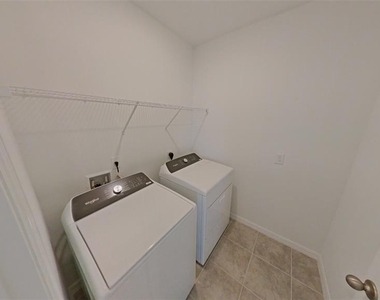 2404 White Tail Street - Photo Thumbnail 11