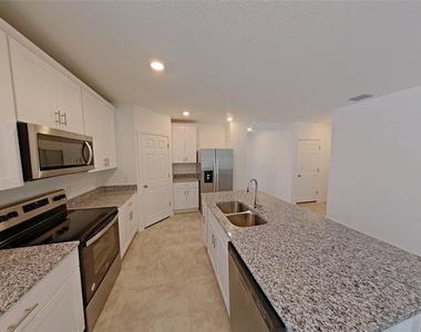 2404 White Tail Street - Photo Thumbnail 4