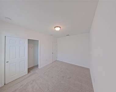 2404 White Tail Street - Photo Thumbnail 10