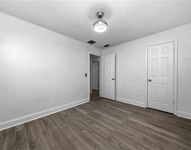 618 Jupiter Way - Photo Thumbnail 11