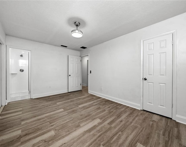 618 Jupiter Way - Photo Thumbnail 14