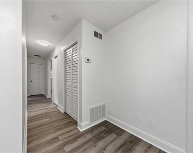 618 Jupiter Way - Photo Thumbnail 7