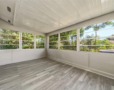 618 Jupiter Way - Photo Thumbnail 16