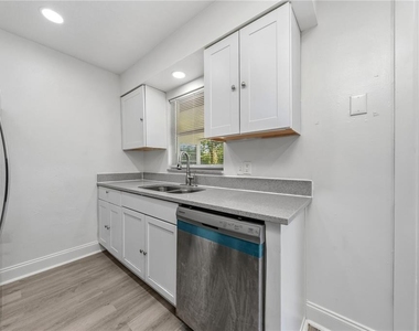 618 Jupiter Way - Photo Thumbnail 6