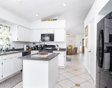 254 Oak Park Place - Photo Thumbnail 14