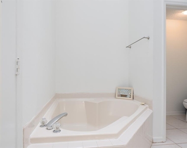 254 Oak Park Place - Photo Thumbnail 11