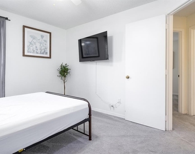 254 Oak Park Place - Photo Thumbnail 22
