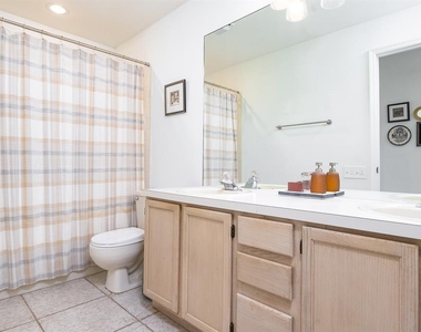 254 Oak Park Place - Photo Thumbnail 20