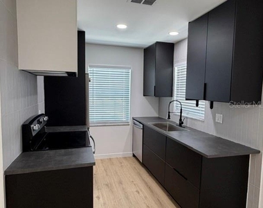 1407 Park Lake Street - Photo Thumbnail 2