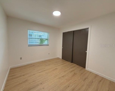 1407 Park Lake Street - Photo Thumbnail 6