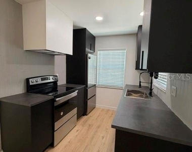 1407 Park Lake Street - Photo Thumbnail 7