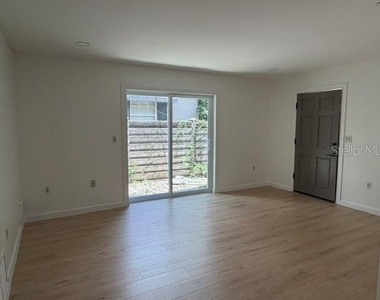 1407 Park Lake Street - Photo Thumbnail 3
