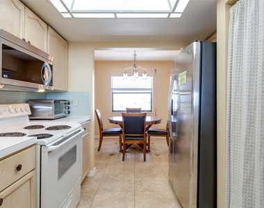 555 Harrison Avenue - Photo Thumbnail 17