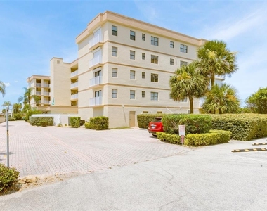 555 Harrison Avenue - Photo Thumbnail 28