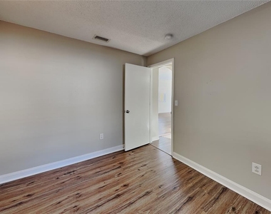 530 Scarlet Maple Court - Photo Thumbnail 10