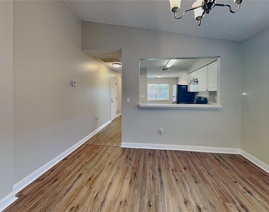 530 Scarlet Maple Court - Photo Thumbnail 4