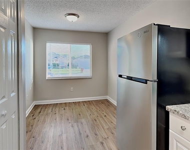 530 Scarlet Maple Court - Photo Thumbnail 3