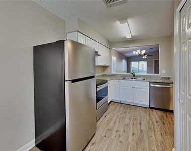 530 Scarlet Maple Court - Photo Thumbnail 2