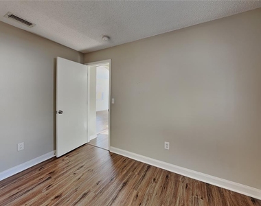 530 Scarlet Maple Court - Photo Thumbnail 11