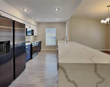 2709 Manor Hill Drive - Photo Thumbnail 4