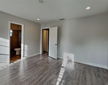 2709 Manor Hill Drive - Photo Thumbnail 6