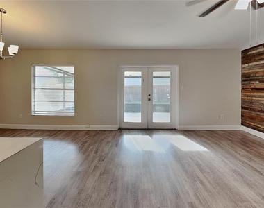 2709 Manor Hill Drive - Photo Thumbnail 2