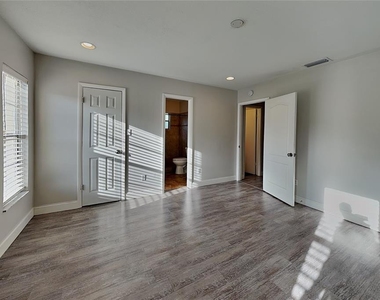 2709 Manor Hill Drive - Photo Thumbnail 5