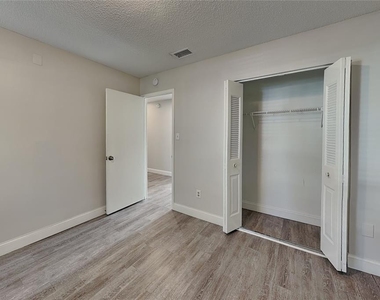 2709 Manor Hill Drive - Photo Thumbnail 9