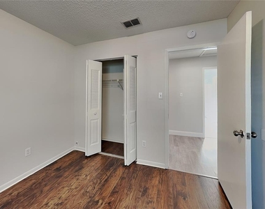 2709 Manor Hill Drive - Photo Thumbnail 11