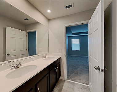 11912 Founders Street - Photo Thumbnail 8