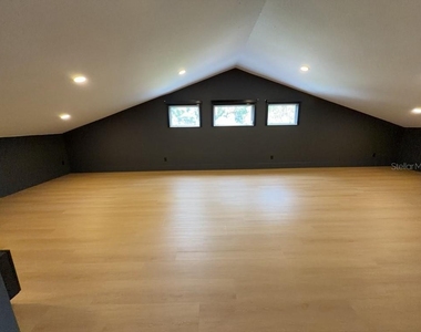 8131 Vineland Oaks Boulevard - Photo Thumbnail 4