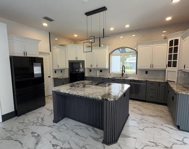 8131 Vineland Oaks Boulevard - Photo Thumbnail 3