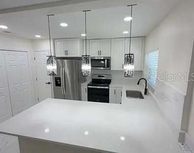 270 W Pineloch Avenue - Photo Thumbnail 3