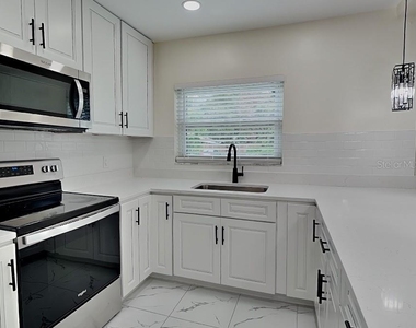 270 W Pineloch Avenue - Photo Thumbnail 2