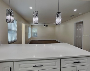 270 W Pineloch Avenue - Photo Thumbnail 3
