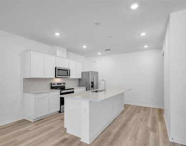 11398 Nona Sound Street - Photo Thumbnail 4