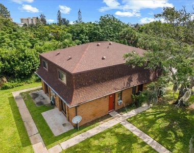 4414 Overlook Drive Ne - Photo Thumbnail 2