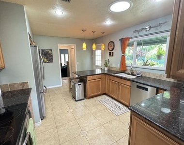 8435 Nw 6th Avenue - Photo Thumbnail 2