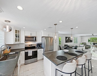 706 Spanish Drive S - Photo Thumbnail 4