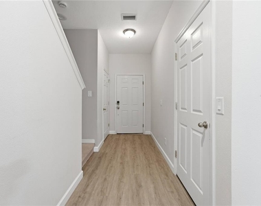 1346 Grantham Drive - Photo Thumbnail 4