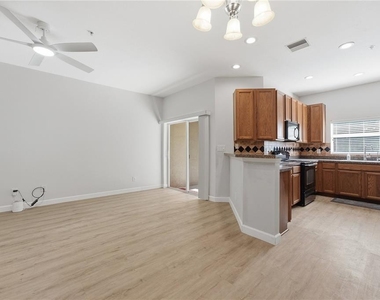 1346 Grantham Drive - Photo Thumbnail 10